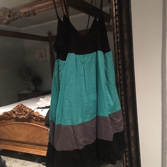 Cute and Sassy Color Block Dress - Picture 2 of 3